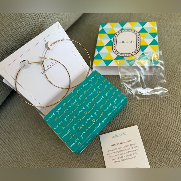 Stella and Dot Essential Large Gold Hammered Hoops Earrings - Picture 4 of 7